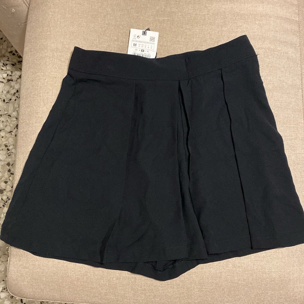 Black skort